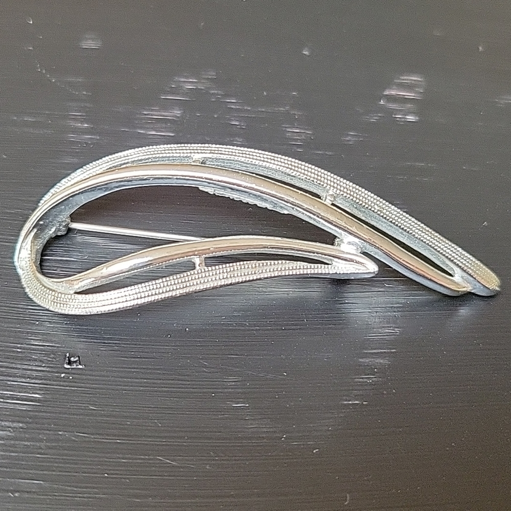 Vintage Sarah Coventry Silvertone 1960 Brooch